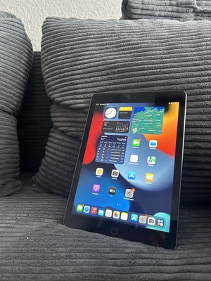 Apple iPad 6. Gen. 32GB, WLAN, 24,64 cm, (9,7 Zoll) - Spacegrau