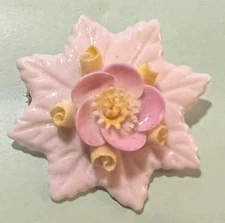 Beautiful Vintage Belleek Pottery Irish Porcelain Floral Rose Bouquet Brooch Pin