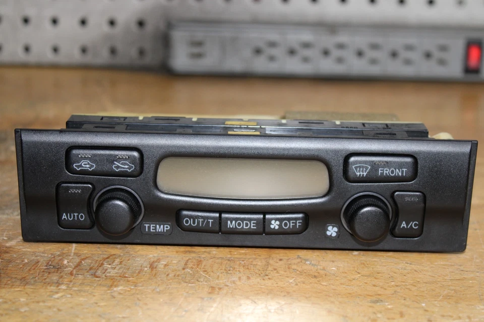 1999-2002 Toyota 4Runner LTD Automatic Climate Control HVAC 55900-35361 - Image 2 of 4