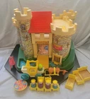 Fisher Price Vintage Little People Play Family Castle 993