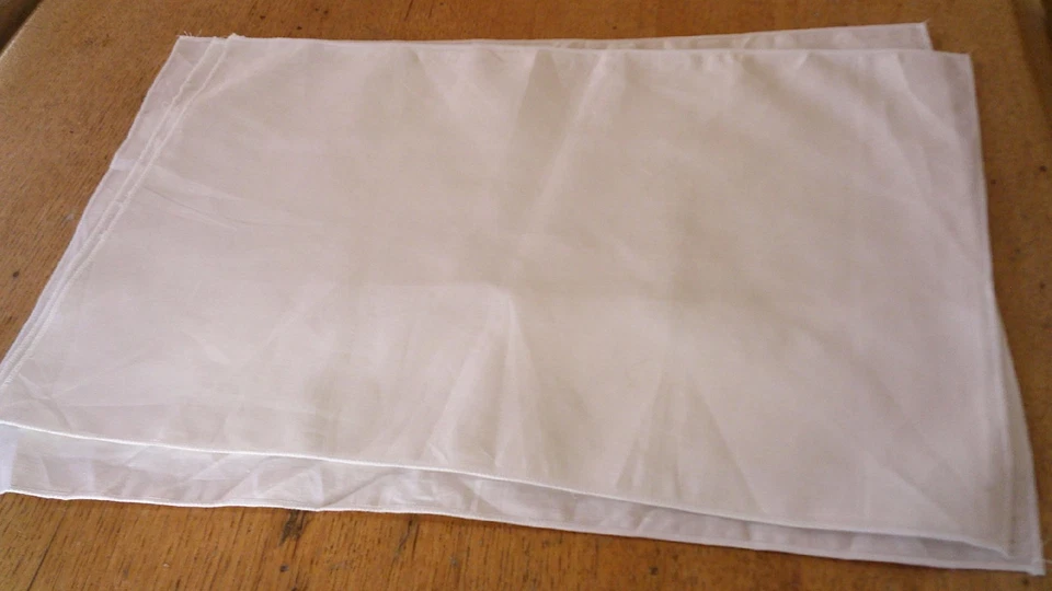 4 UNBENUTZTE EINFACHE IRISCHE LEINEN PLATZSETS -