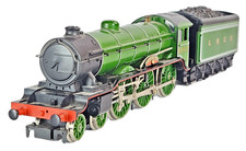 Hornby R053 OO LNER Class B17 4-6-0 2862 Manchester United Green Runner Unboxed.