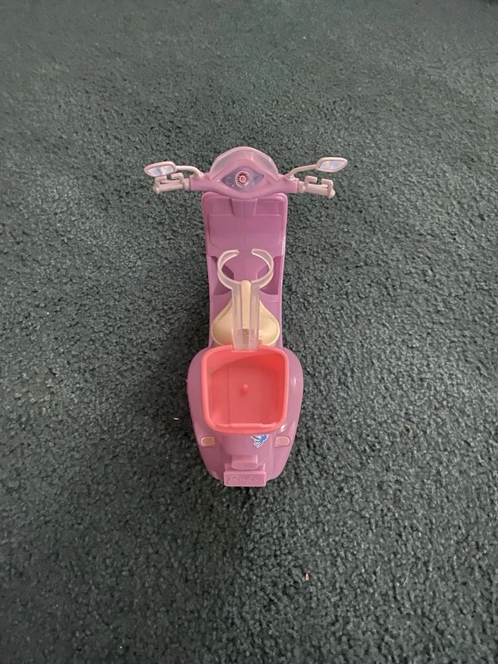 Scooter Vespa Barbie púrpura Mattel Foto 2 de 4