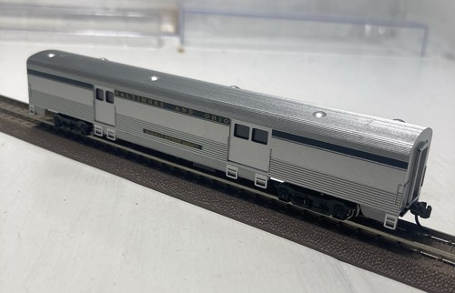 VAGÓN EQUIPAJE BACHMANN ESCALA N 14653 BALTIMORE &OHIO 72 AERODINÁMICO 2 PUERTAS PLATEADO | Zustand: Used