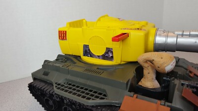 Small Soldiers BUZZSAW TANK Ocula付き Small Soldiers Movie Buzzsaw Tank with Exclusive Ocula