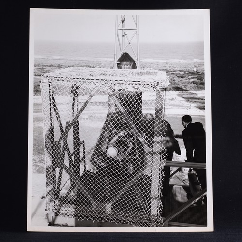 NASA Friendship 7 auf seinem Booster Cap Canaveral Mercury John Glenn - Bild 1 von 2