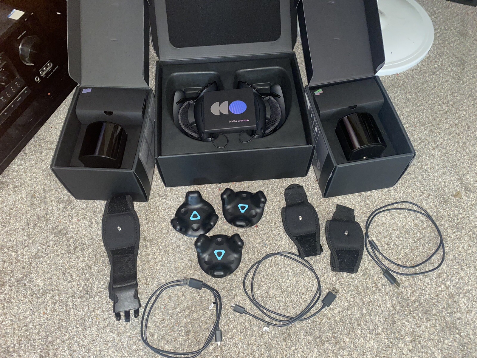 Valve index controllers, 2 Base station 2.0s, 3 2.0 Trackers, and