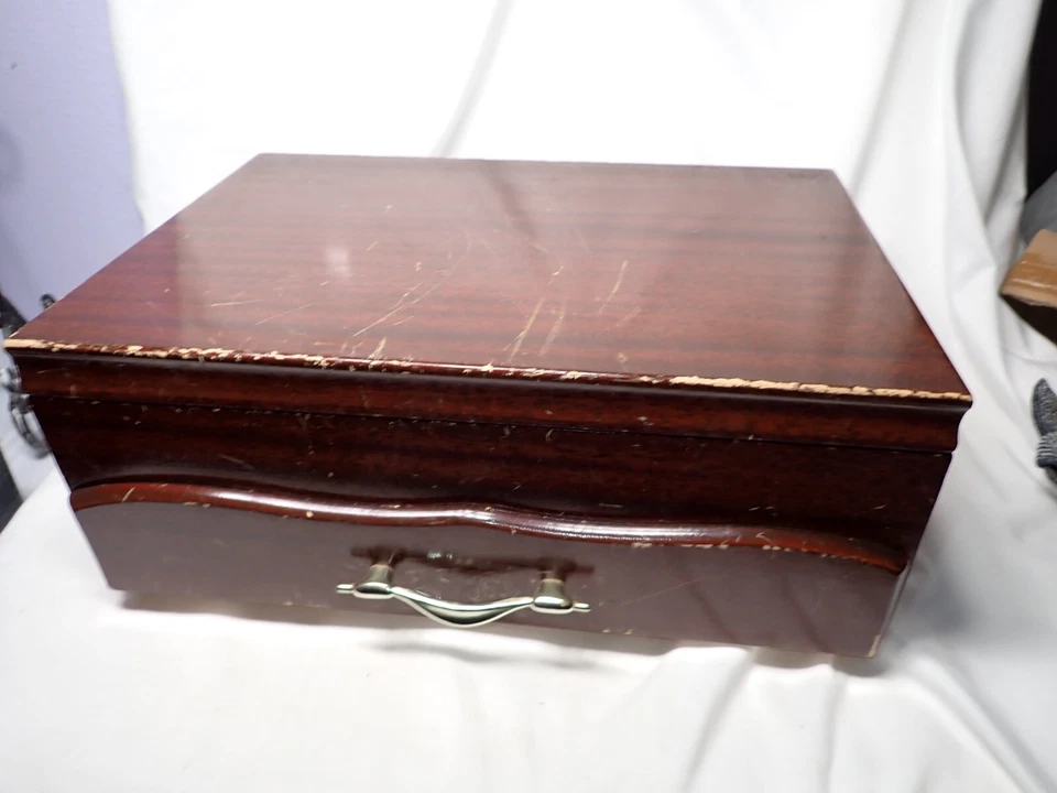 Juego de cubiertos vintage de 71 piezas Rogers de 1881 con placa de plata tiempo lila en caja Foto 2 de 4