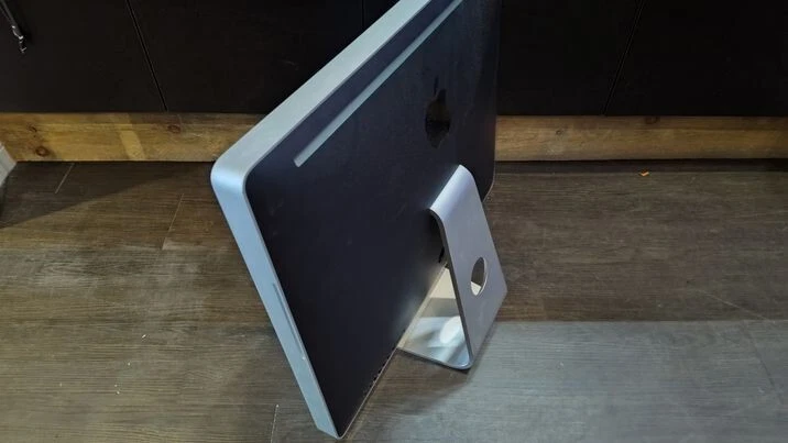 Apple A1225 24-inch iMac Core 2 Duo 2.4 GHz 4 GB RAM 320 GB HDD - Image 2 of 3