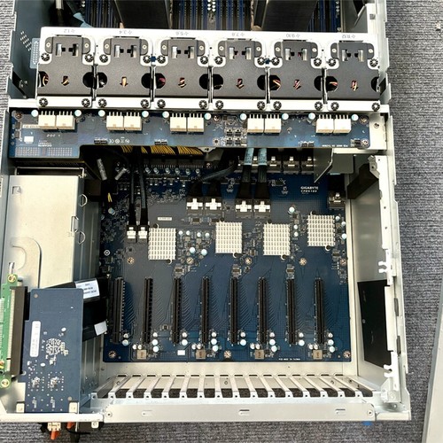 Gigabyte G481-H81 Server 12X3.5"/2x Intel 6152 CPU /512G RAM /8xRTX 3090 24G GPU - 第 4/6 張圖片