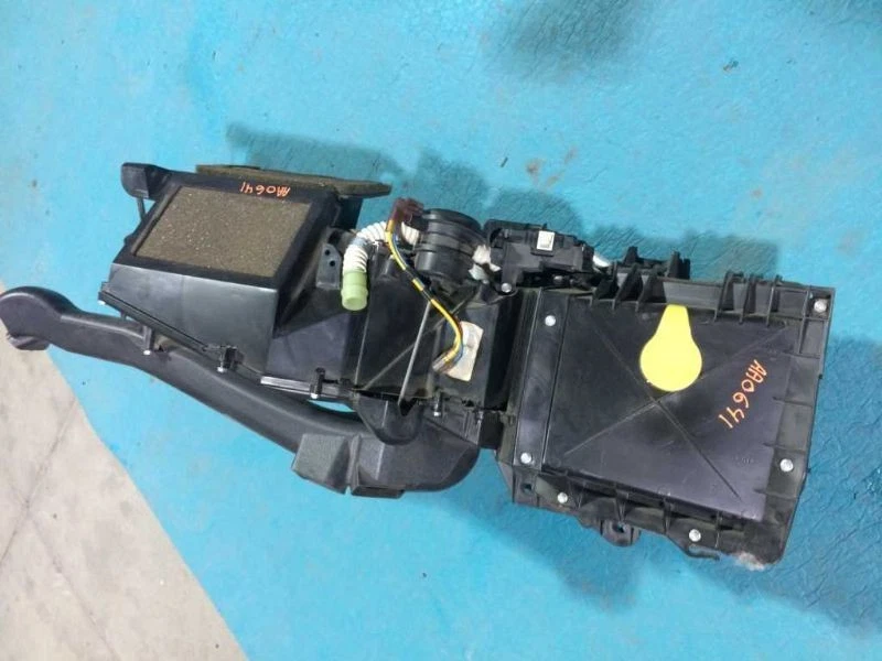 05 06 07 Ford F250 Super Duty usado CA evaporador carcasa en tablero como se muestra Foto 3 de 4