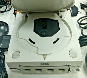 Video Game Junk Lot - Dreamcast, Atari, Controllers, Games - UNTESTED
