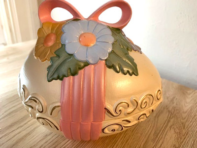 Vintage 1970s Atlantic Mold Hand Painted Ceramic Easter Egg COLLECTABLE