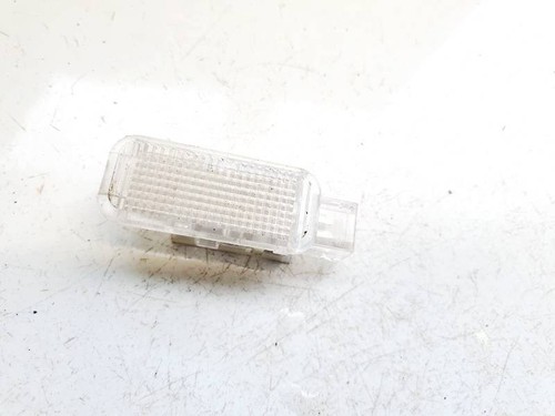 8d0947415 Innenraumleuchte Leseleuchte  Audi A6 DE2124764-79