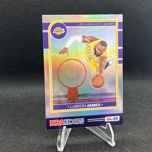 LeBron James Silver Prizm 2024-25 Panini NBA Hoops #18 Los Angeles Lakers SP - 第 1/2 張圖片