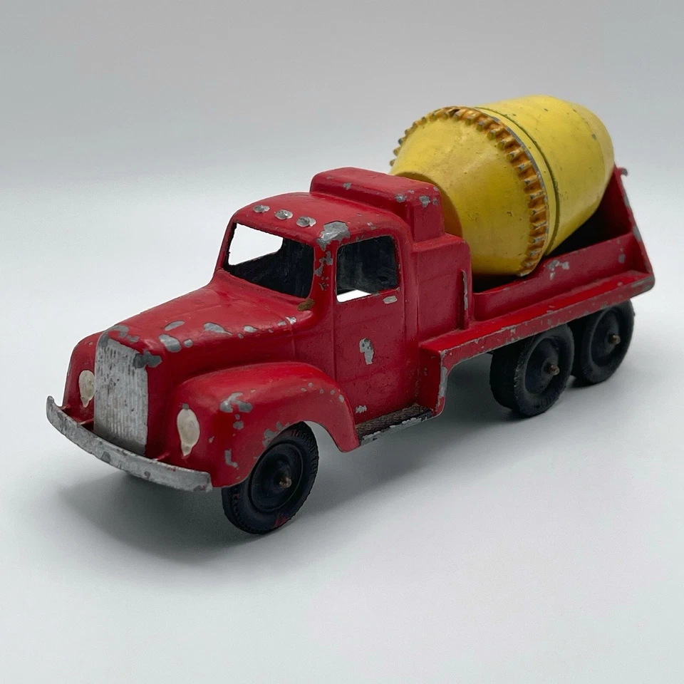 Camión de cemento vintage TootsieToy Mack línea B mezclador giratorio de metal fundido a presión de 5,75” Foto 3 de 4