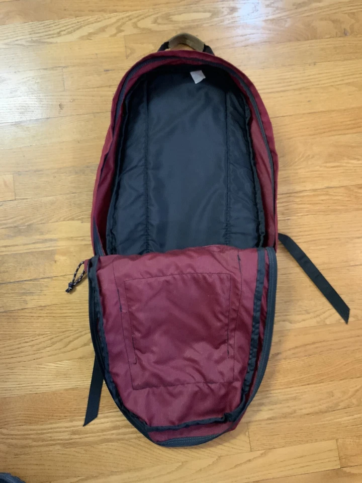 Mochila de Colección Jansport EE. UU. Granate Gamuza Cuero Parte Inferior Bolso para Libros Paquete de Día Usada en Excelente Condición Foto 3 de 4