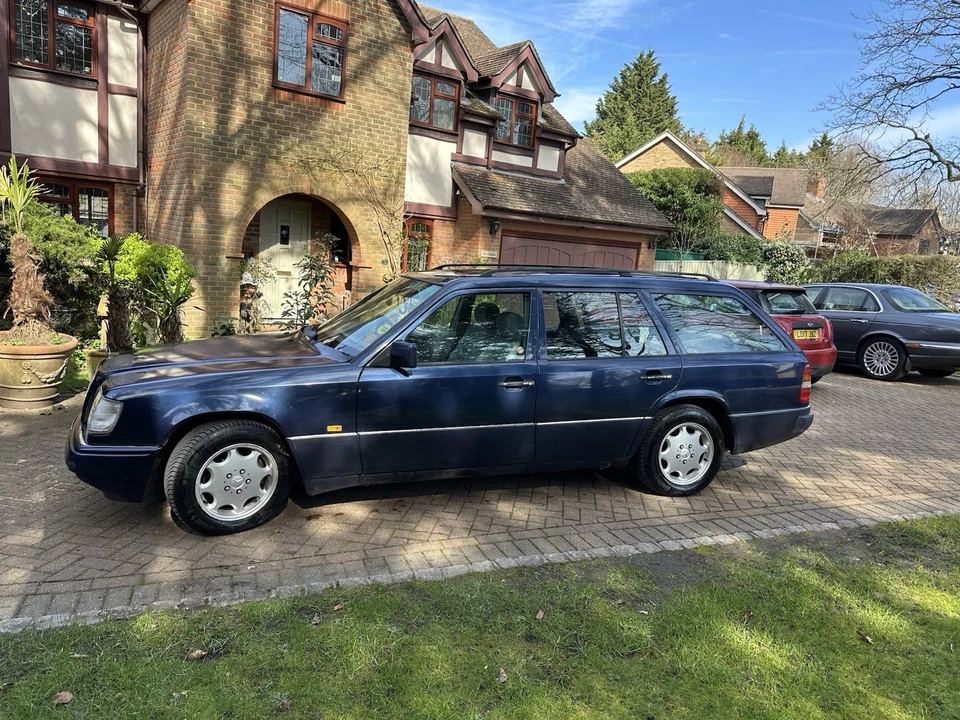 1995 S124 (W124) Mercedes-Benz E Class E280 Estate - Image 1 of 4