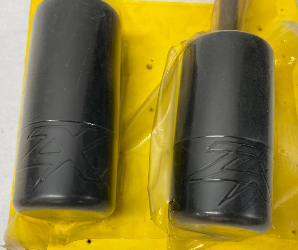 スケさん Kawasaki ZX6 ZX636 ZX9 2003-2006 Frame Sliders Black