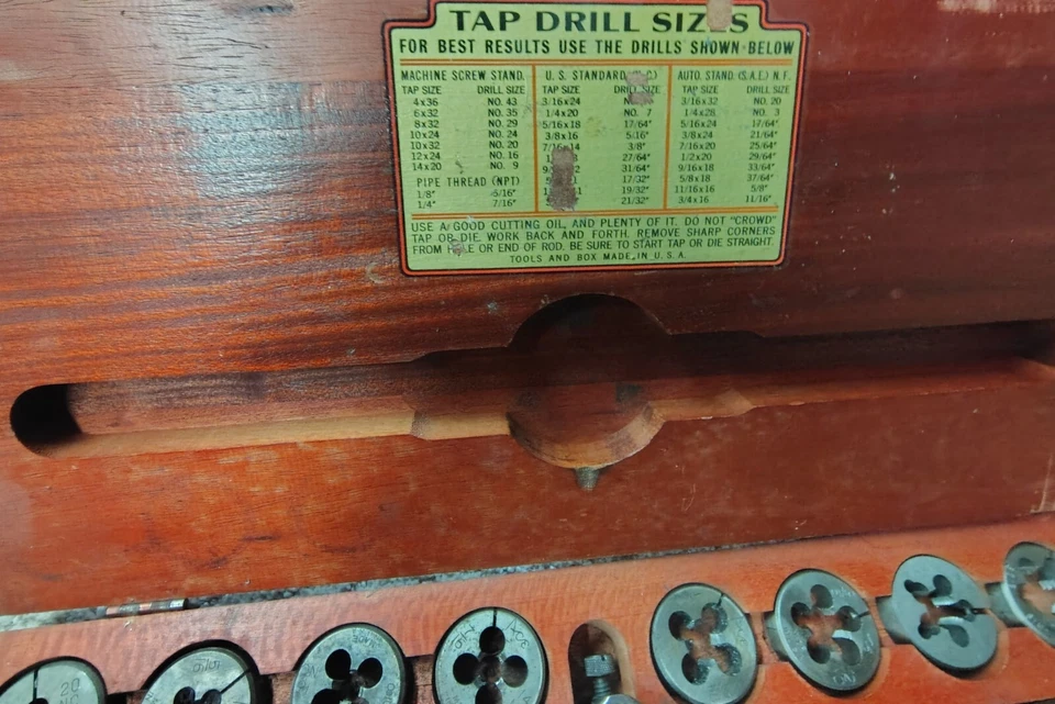 VINTAGE HENRY L HANSON ACE TAP & DIE SET WOOD CASE MADE IN USA - Image 3 of 4