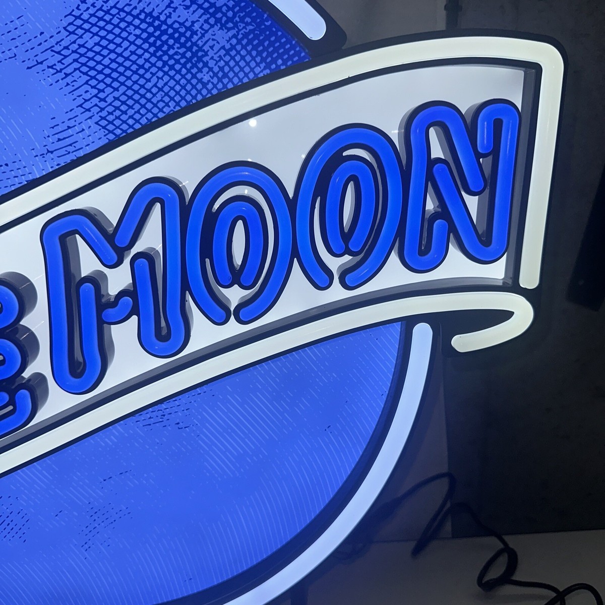 AWESOME BLUE MOON BEER LIGHT UP LED SIGN NEW IN THE BOX MAN CAVE