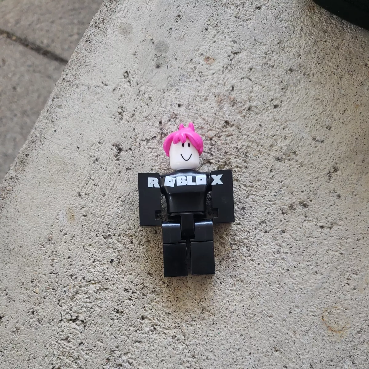 Girl Guest - ROBLOX figure