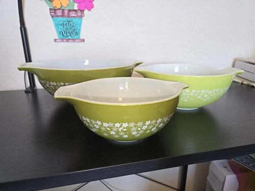Vintage 1970's Pyrex Spring Blossom Crazy Daisy Nesting Mixing Bowl Set Of 3