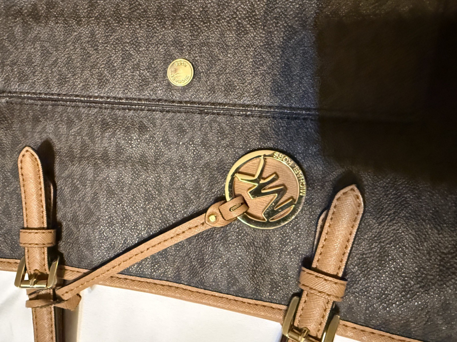 Michael Kors Jet Set Signature Snap-Pocket Hand Shoulder Bag In BROWN Gold Tone thumbnail 17