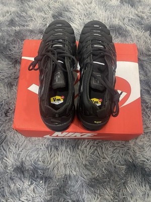Nike Air Vapormax Plus Black Lace Up Low Top Athletic Sneakers Activewear Men