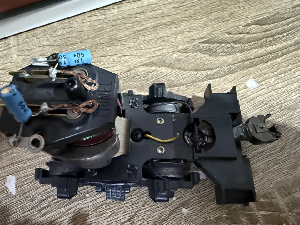 Camión eléctrico Lionel con motor montado y juego de ruedas a juego - con acopladores Foto 3 de 4