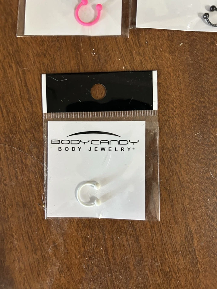 Juego de 5 piercings con barra de joyería de caramelo corporal nunca abiertos nuevos en paquete Foto 4 de 4