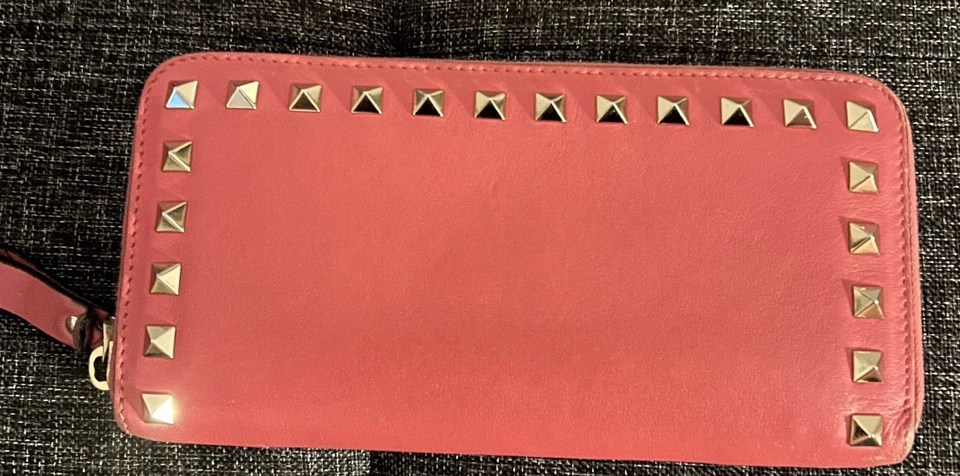 Cartera Larga VALENTINO Garavani Rock Tachuelas Cuero Cremallera Alrededor Rosa Foto 3 de 4