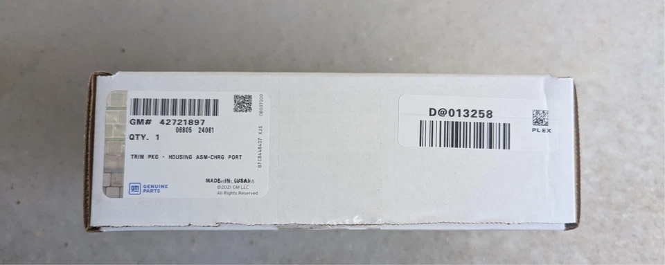 Genuine GM Illuminated Charging Port 42721897 Chevy Chevrolet Bolt EUV - Image 4 of 4