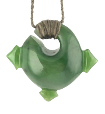 Echter natürlicher grüner Nephrit Jade Dreifachpfeil Kreis Anhänger Kordel Halskette