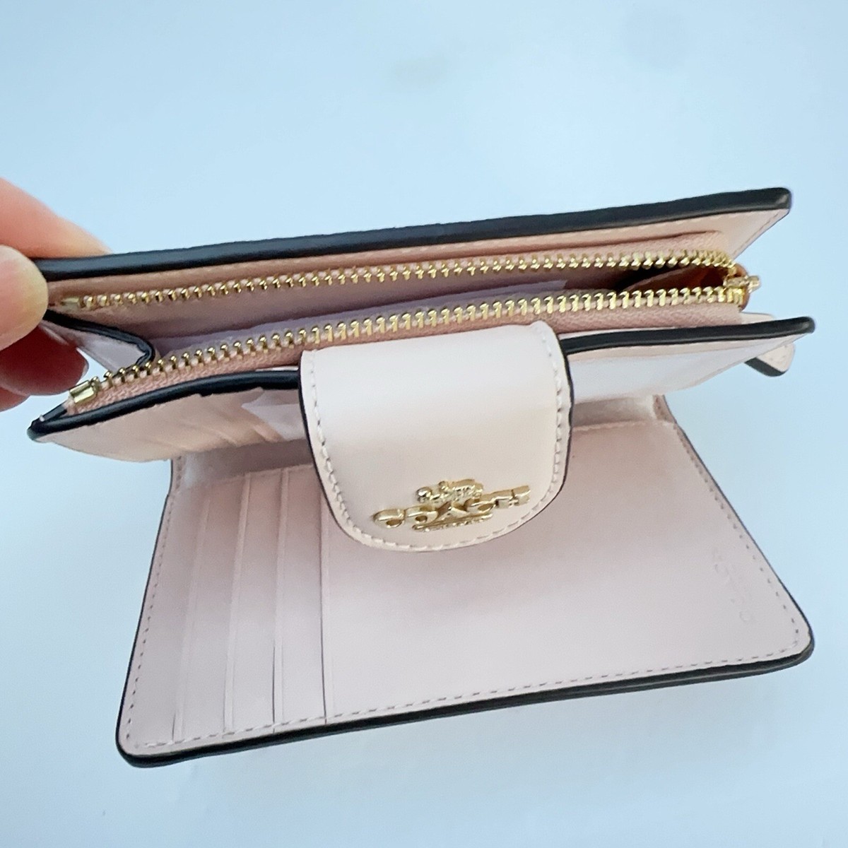 NWT Coach Medium Corner Zip Wallet With Rosette Print CZ343