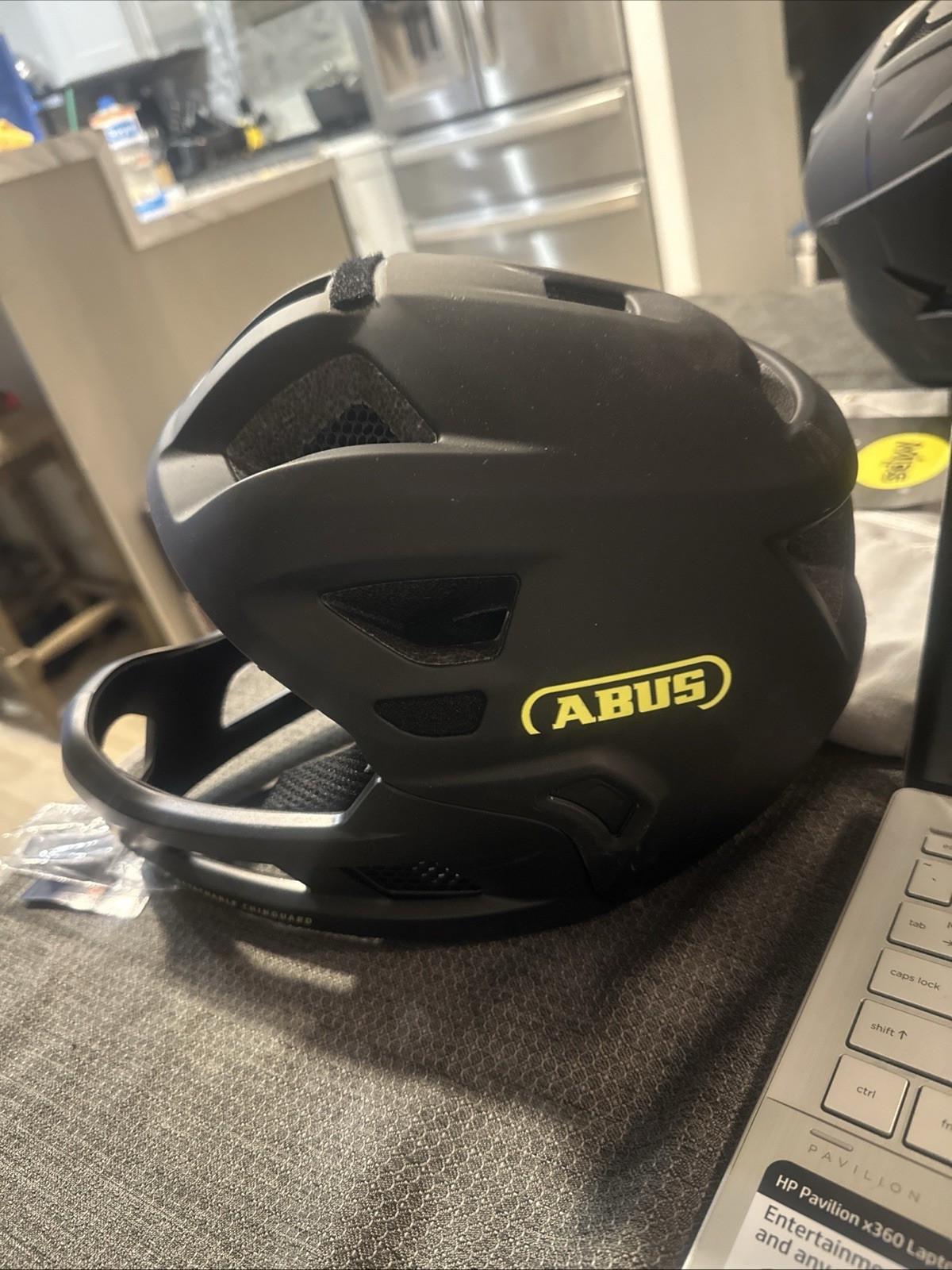 ABUS Youdrop FF Youth Bike Helmet - Velvet Black small "read