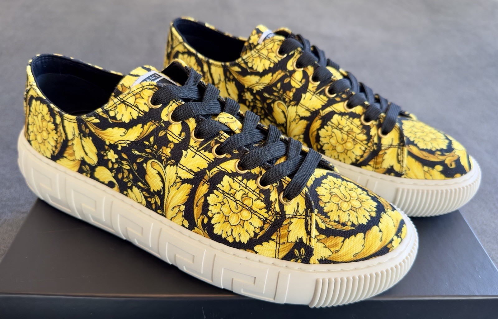 Versace Greca Low-Top Sneakers Nero Oro EU 43 Brand New w/ Box Authentic