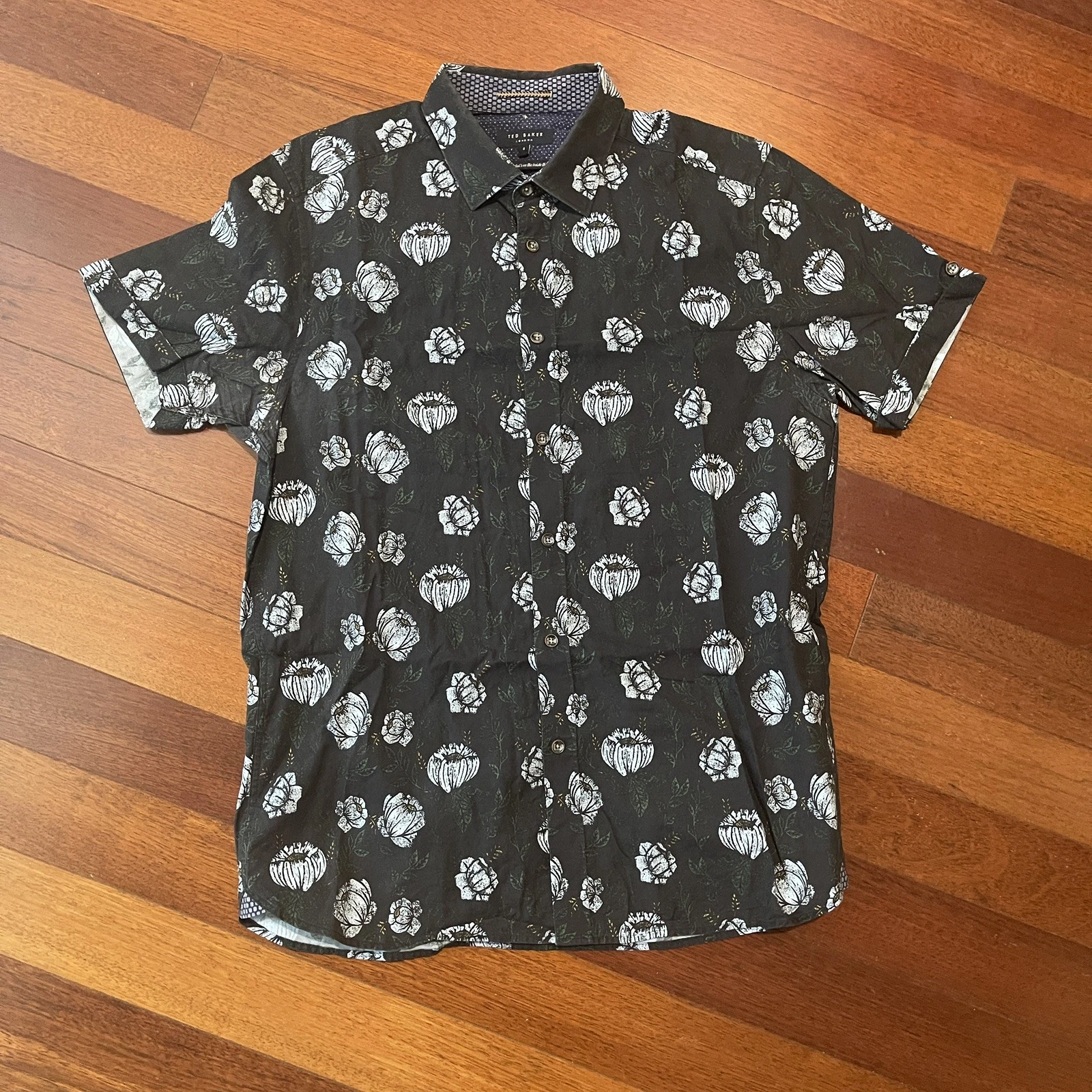 $125 Ted Baker London Men's White Poppy Floral Short Sleeve Button Up Shirt 4 L
Opens in a new windo
