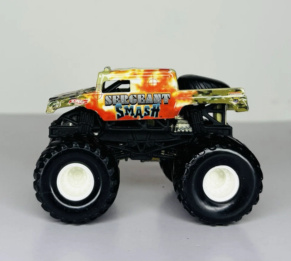 Monster Jam escala 1:64 Hot Wheels • Sargent Smash bujes pequeños [sueltos] Foto 4 de 4