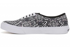 vans authentic slim black