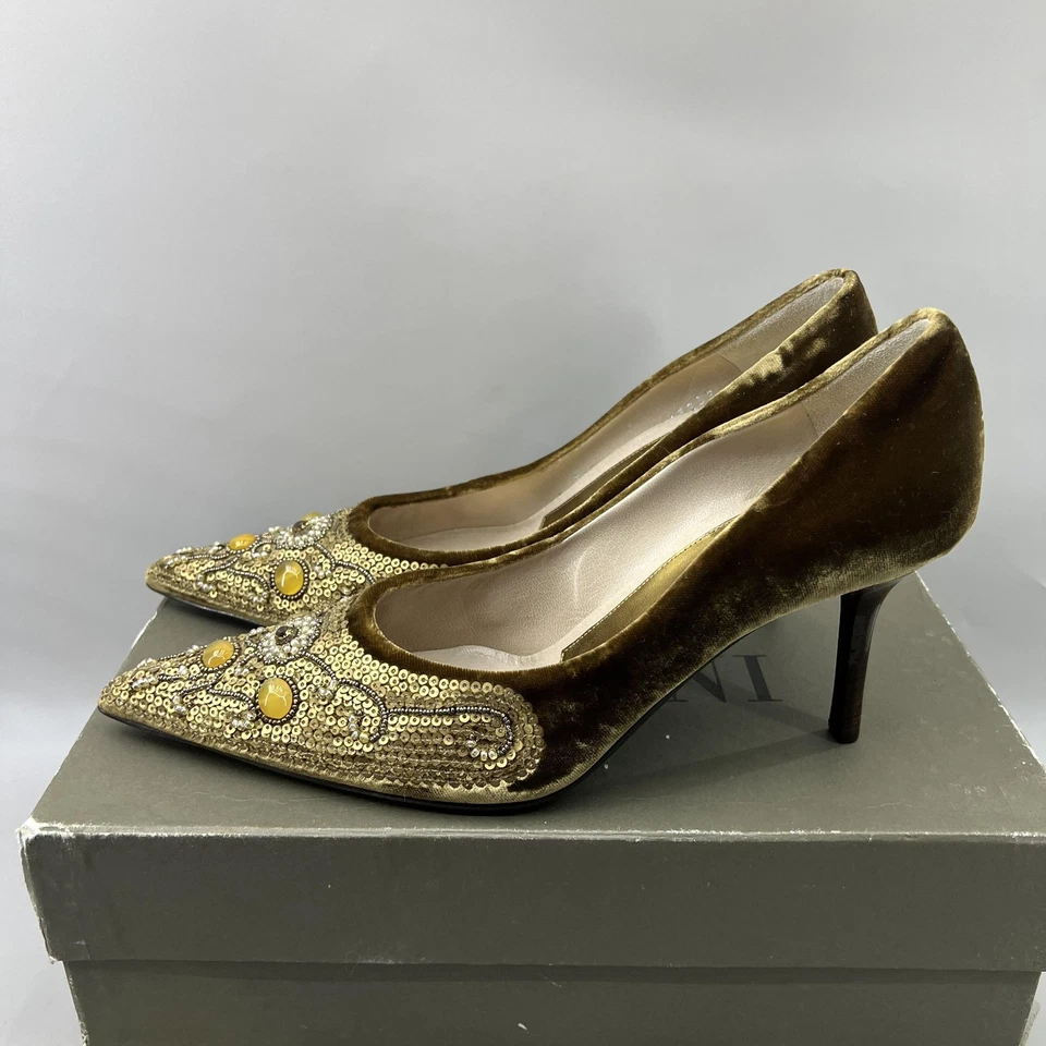 Zapatos de tacón Pollini con cuentas para mujer talla 8,5 EE. UU., 38,5 UE terciopelo dorado punta puntiaguda Foto 3 de 4