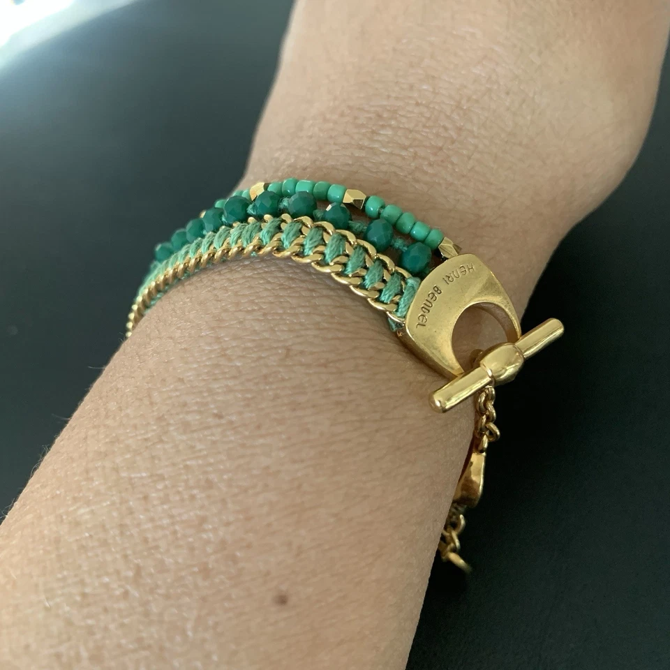 Pulsera Henri Bendel Multihilo Palanca Dorada Facetada Cuentas Verdes Dije Firmado Foto 4 de 4
