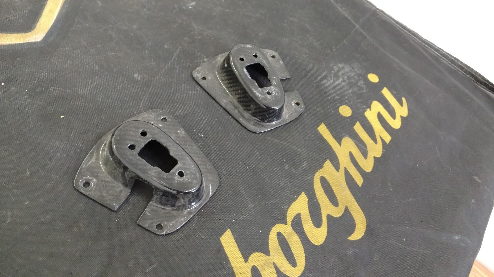 LAMBORGHINI GALLARDO LP560 LP570 CARBON REAR WING SPOILER MOUNTING BRACKET OEM