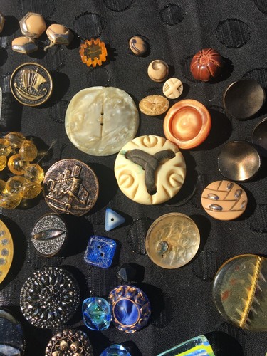 137 antique-vtg buttons beads Bakelite, celluloid, glass, shell, early plastic~ - Picture 9 of 24
