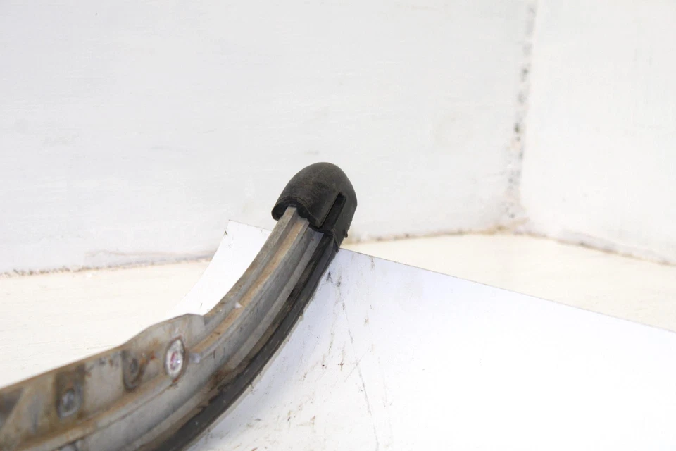 Trilho de suspensão 1998 Yamaha Vmax 600 Xt OEM quadro esquerdo 8CR-W4741-00-00 SY87 - Imagem 4 de 4