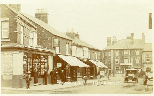 Fenny Stratford, Aylesbury Street & The Swan Hotel / Policjant i sklepy
