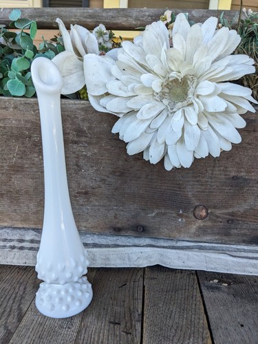 Vintage Fenton Kunstglas geschwungen Schuhnagel weiß Milchglas Knospe Vase