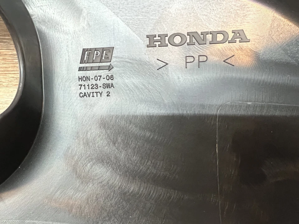 Cubierta de plástico protectora de vista de radiador superior Honda CR-V 2007-2009 FABRICANTE DE EQUIPOS ORIGINALES 7103-SWA Foto 3 de 4