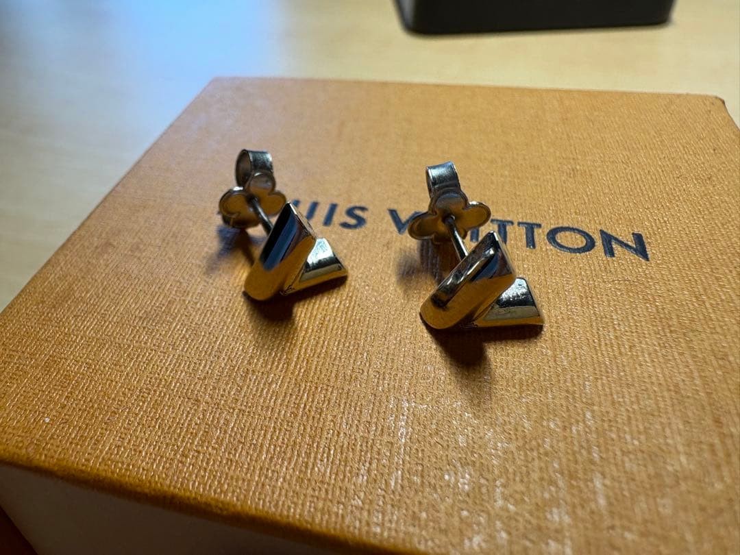 LOUIS VUITTON Earrings Essential V Silver thumbnail 7