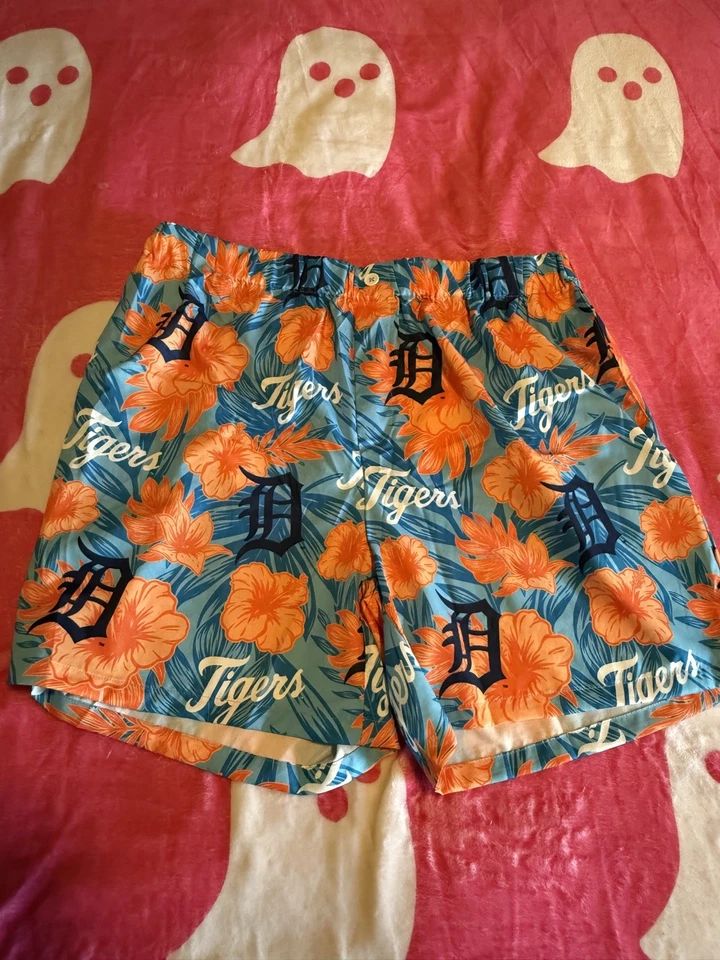 Detroit Tigers Hawaiian Shirt and Shorts Set New Adult XXL - Image 2 of 4